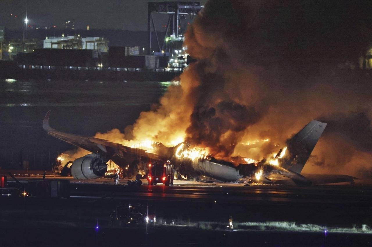 韩国客机碰撞起火事故已致167人死亡，仍有12人失踪